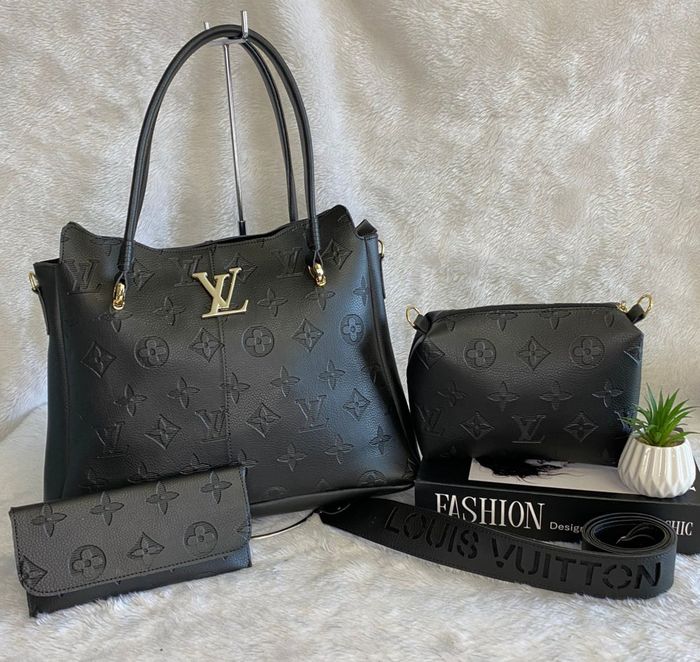 Bolsa Grande em Couro LV Elegance- Lançamento 2025 - A Procurada das Mulheres - PROMOÇÃO ANO NOVO + BRINDES EXCLUSIVOS (Carteira +Necessaire) Últimas Unidades!
