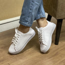 [MEGA PROMOÇÃO MÊS DO CONSUMIDOR] - COMBO OKAY!  2 PARES - Tênis Ortopédico SlimFit Branco + Slip Ortopédico Nobuc Glitter